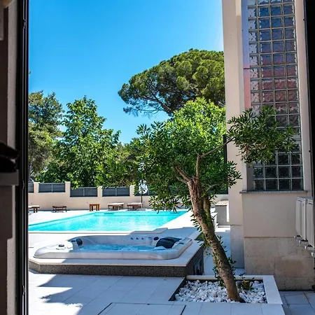 Ella Вілла Задар