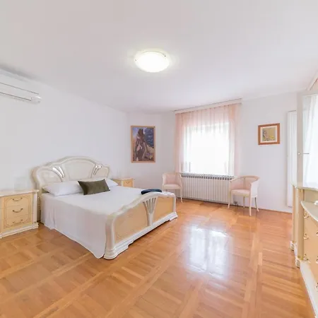 Ella * Zadar