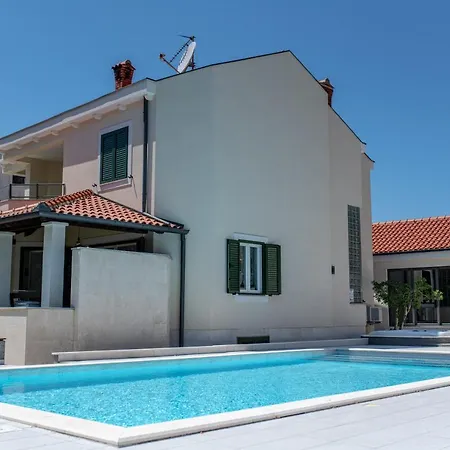 Villa Ella *