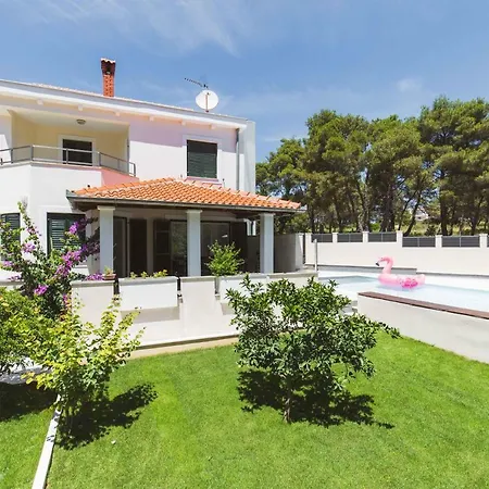Ella Villa